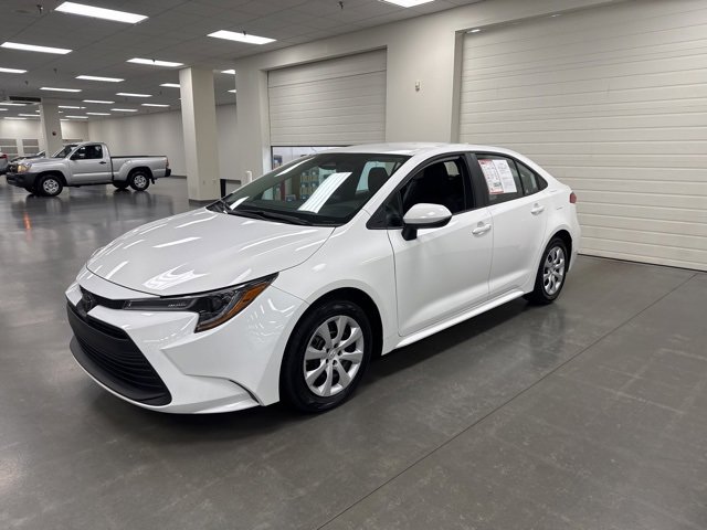 2024 Toyota Corolla LE photo 3