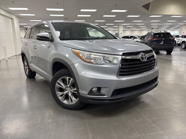 2015 Toyota Highlander LE's photo