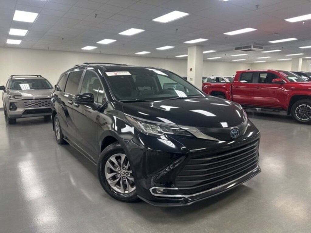 Certified 2023 Toyota Sienna XLE Van Passenger Van