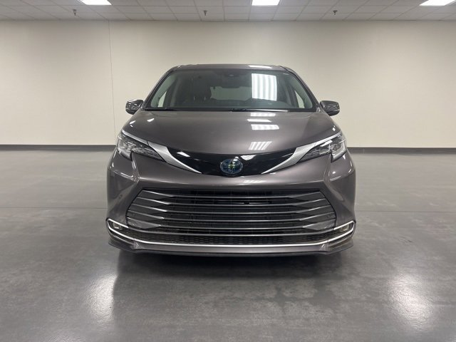 2021 Toyota Sienna Limited photo 2
