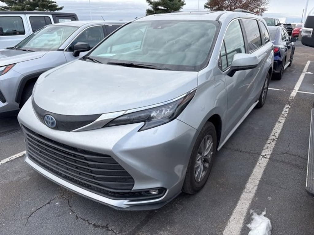 Certified 2025 Toyota Sienna XLE Van Passenger Van