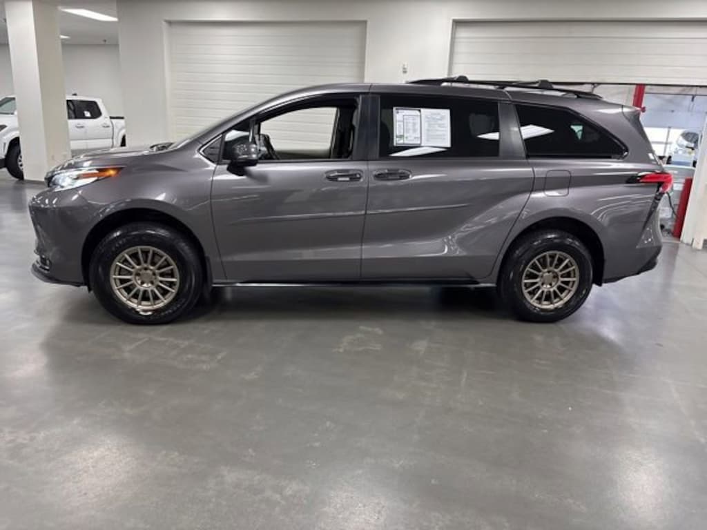 Used 2022 Toyota Sienna Platinum Van Passenger Van
