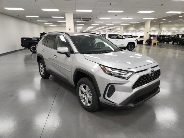 2025 Toyota RAV4 XLE's photo