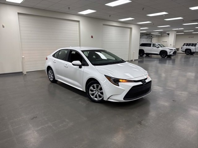 2024 Toyota Corolla LE's photo