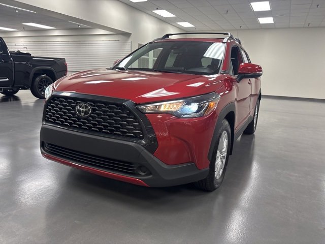 2022 Toyota Corolla Cross LE photo 3