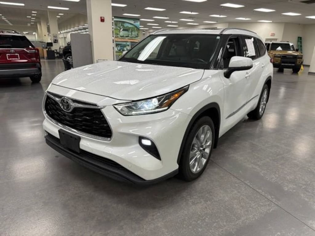 Used 2023 Toyota Highlander Limited SUV