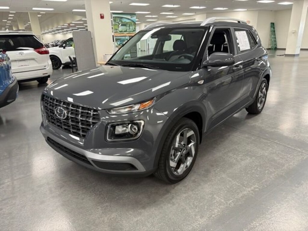 Used 2025 Hyundai Venue SEL SUV