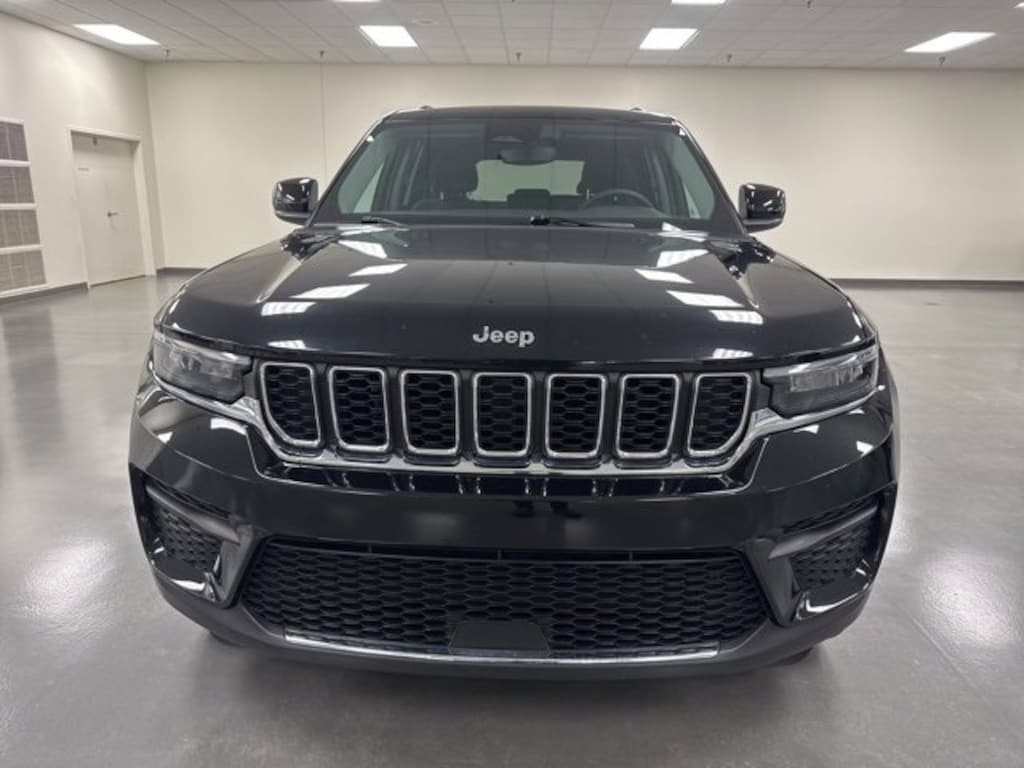 Used 2023 Jeep Grand Cherokee Laredo SUV