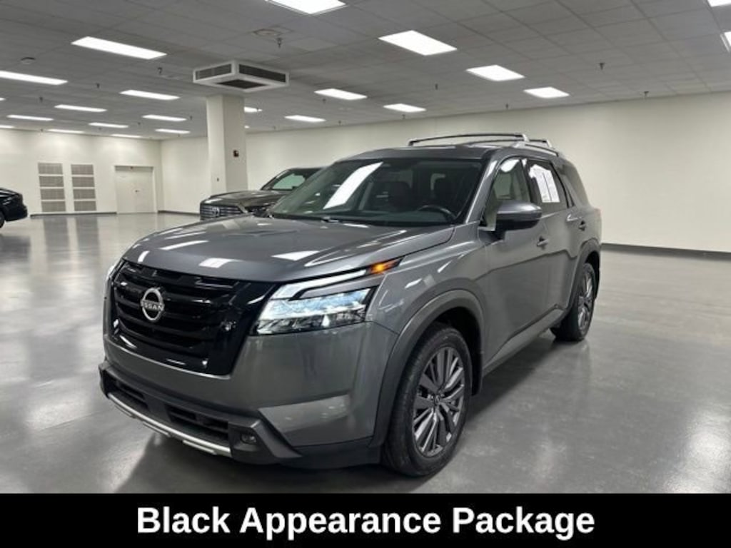 Used 2024 Nissan Pathfinder SL SUV