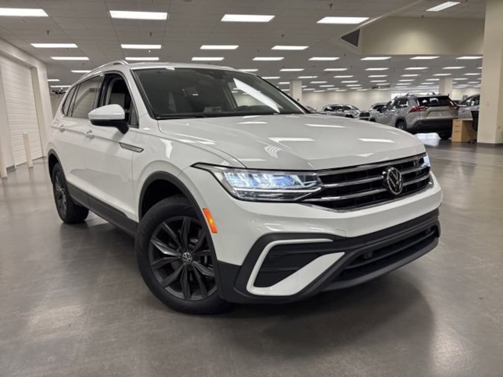 Used 2024 Volkswagen Tiguan SE SUV
