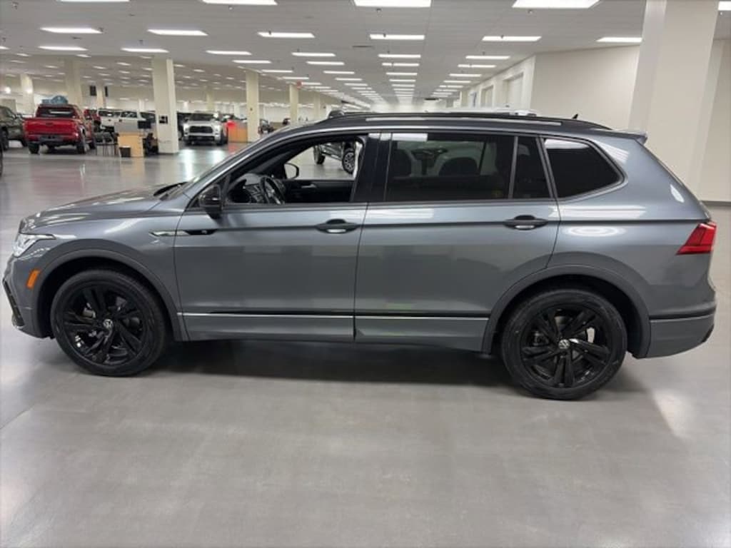 Used 2023 Volkswagen Tiguan SE R-Line Black SUV