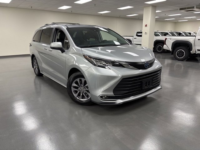 2022 Toyota Sienna Van Passenger Van 