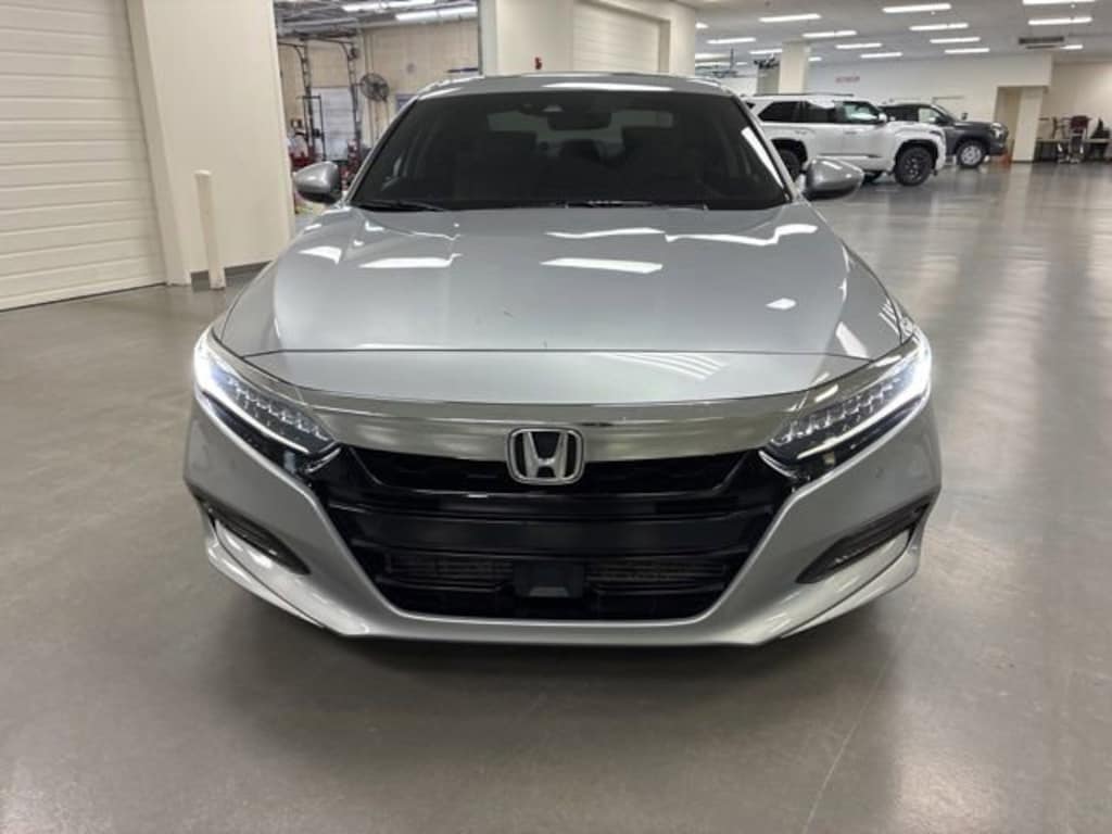 Used 2018 Honda Accord Touring 2.0T Sedan