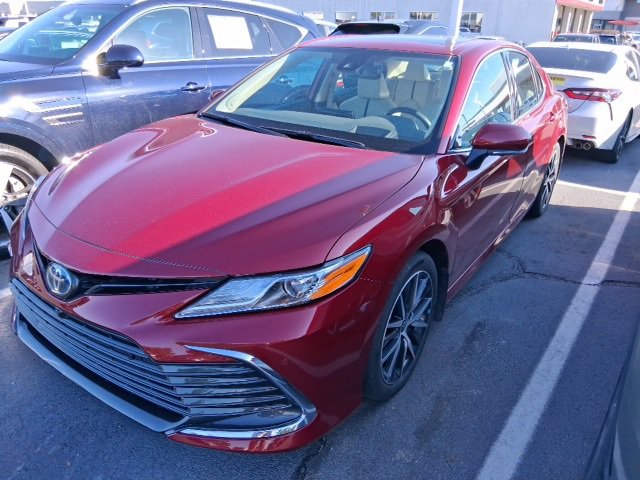 2022 Toyota Camry Hybrid XLE photo 3