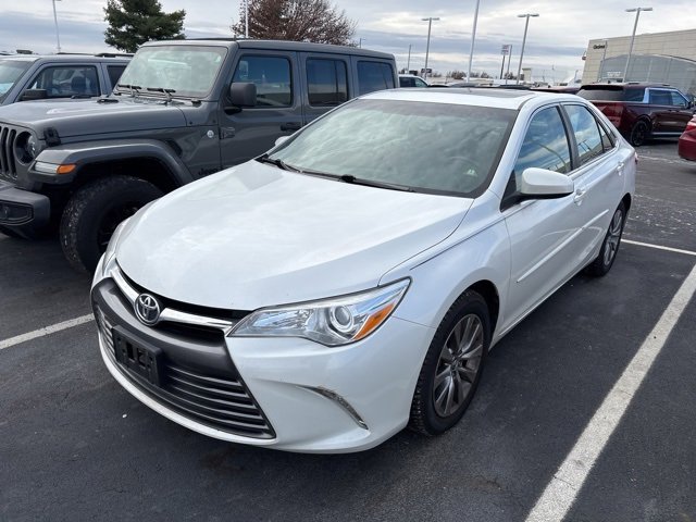 2015 Toyota Camry XLE photo 3