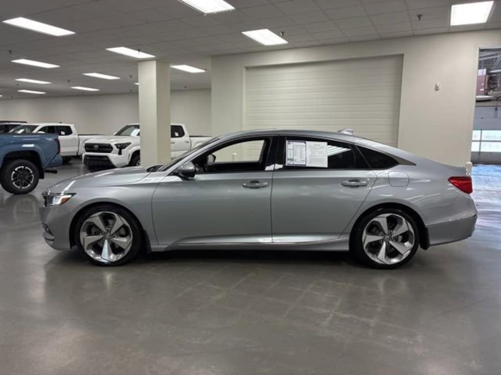 Used 2018 Honda Accord Touring 2.0T Sedan