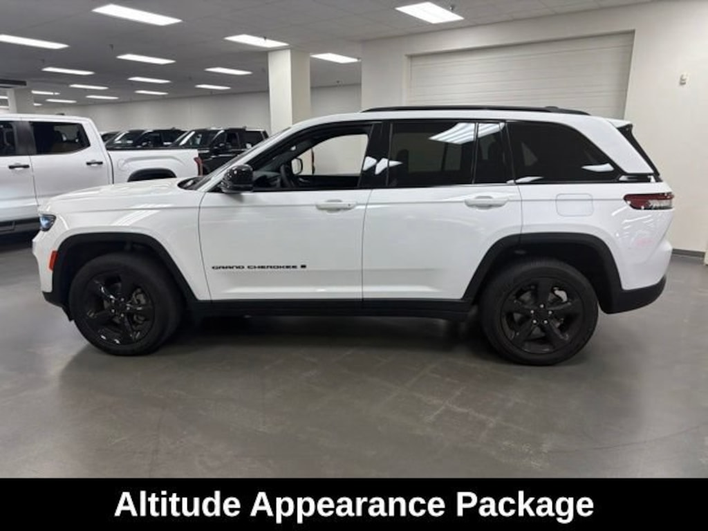 Used 2023 Jeep Grand Cherokee Altitude X SUV