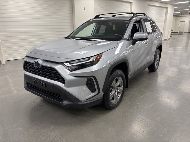 2024 Toyota RAV4 Hybrid XLE photo 3