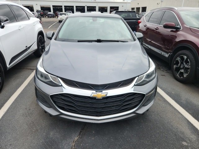 2019 Chevrolet Cruze LT photo 2