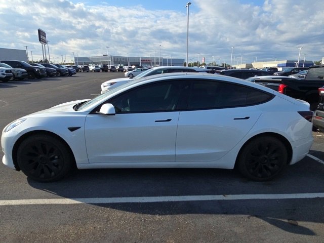 2022 Tesla Model 3 Long Range photo 3