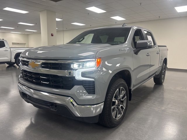2024 Chevrolet Silverado 1500 LT photo 3