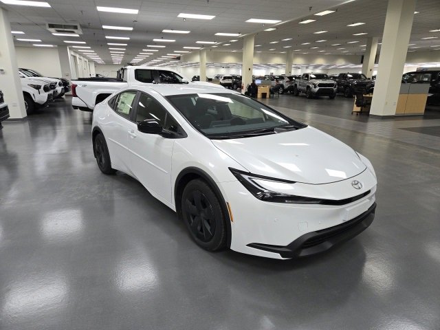 2026 Toyota Prius LE's photo