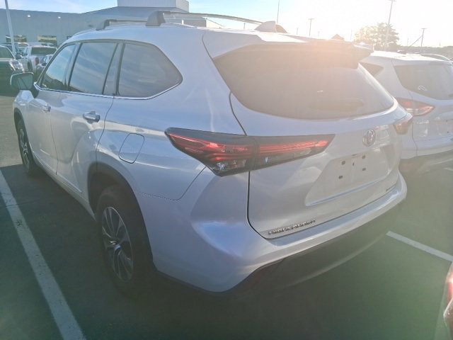 2022 Toyota Highlander XLE photo 3