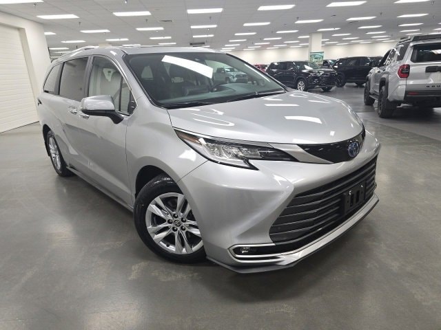 2023 Toyota Sienna Van Passenger Van 