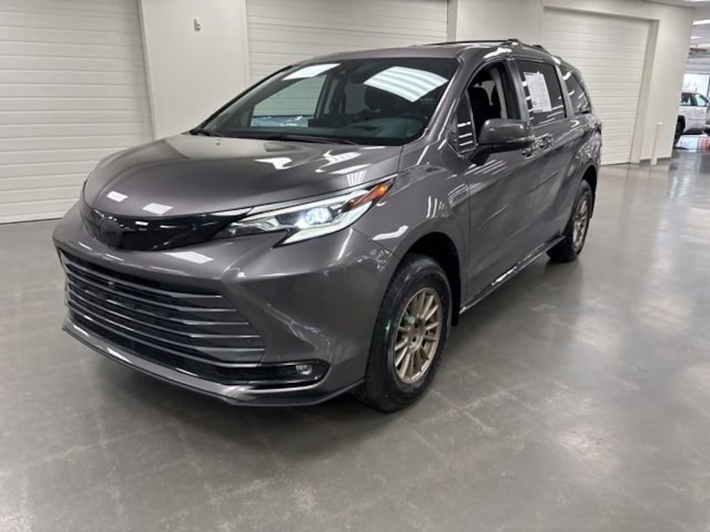 Used 2022 Toyota Sienna Platinum Van Passenger Van