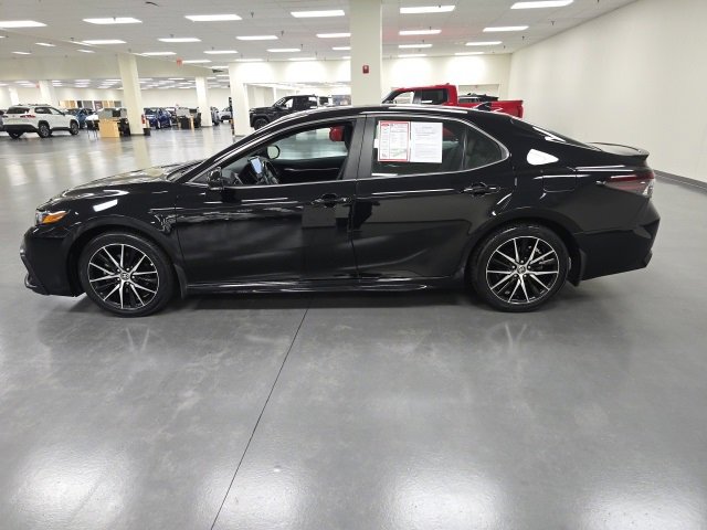2024 Toyota Camry SE photo 3
