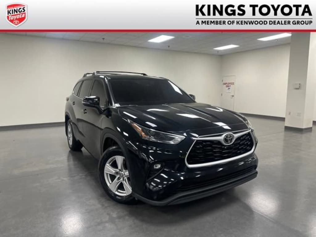 Used 2022 Toyota Highlander LE SUV