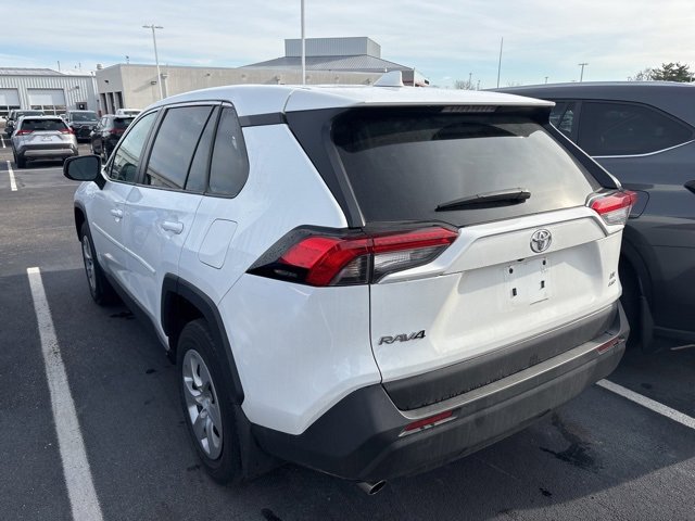 2023 Toyota RAV4 LE photo 4