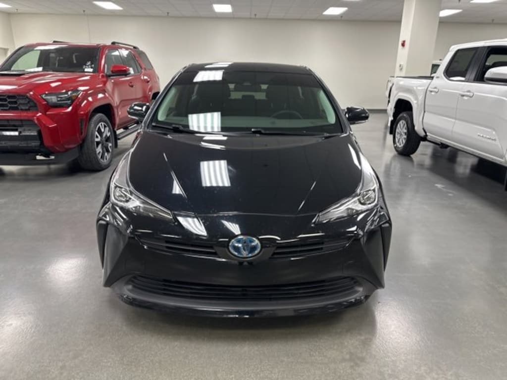 Certified 2021 Toyota Prius L Hatchback