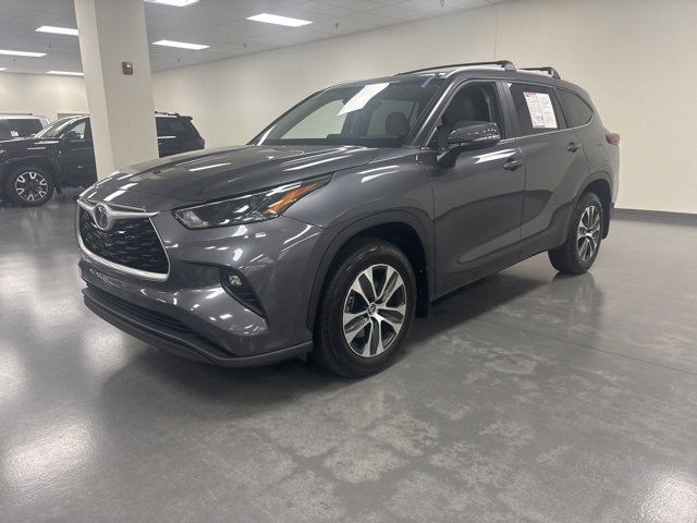 2024 Toyota Highlander XLE photo 3