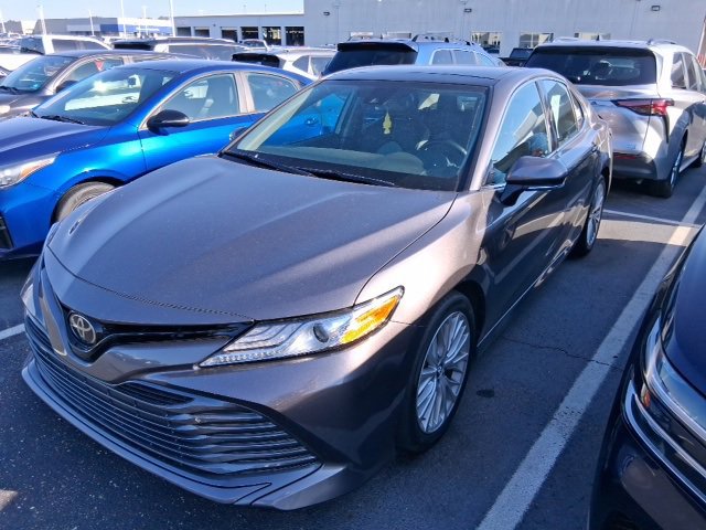2020 Toyota Camry XLE photo 3