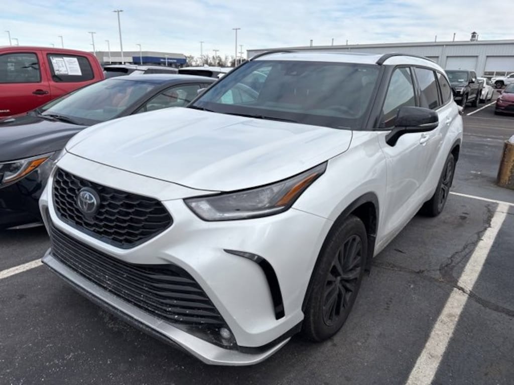 Used 2025 Toyota Highlander XSE SUV