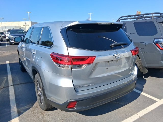 2019 Toyota Highlander LE Plus photo 4