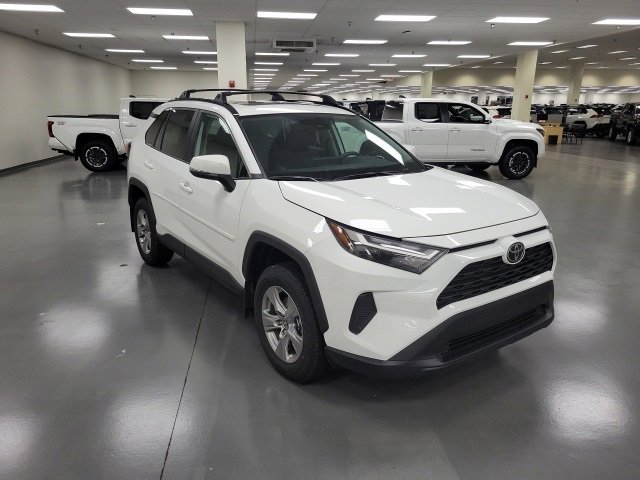 2025 Toyota RAV4 XLE's photo