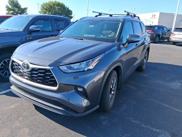 2020 Toyota Highlander XLE photo 3