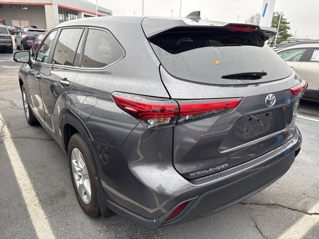 2023 Toyota Highlander LE photo 4