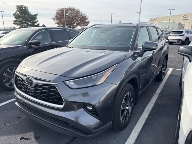 2023 Toyota Highlander XLE photo 3