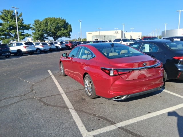 2019 Lexus ES 350 photo 2