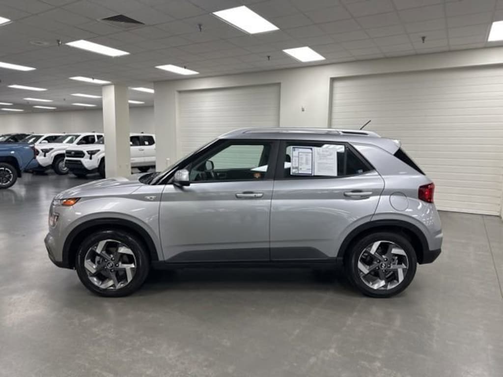 Used 2024 Hyundai Venue SEL SUV