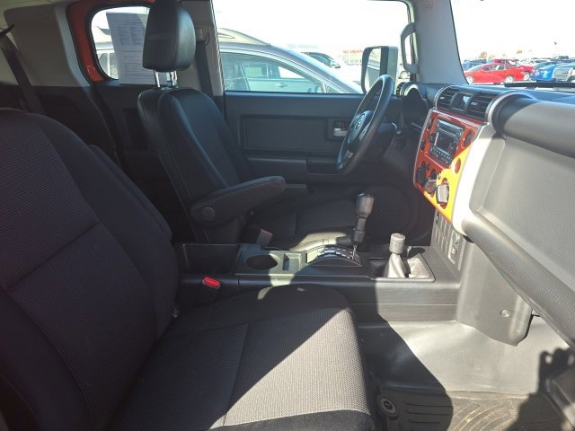 2014 Toyota FJ Cruiser Base photo 2