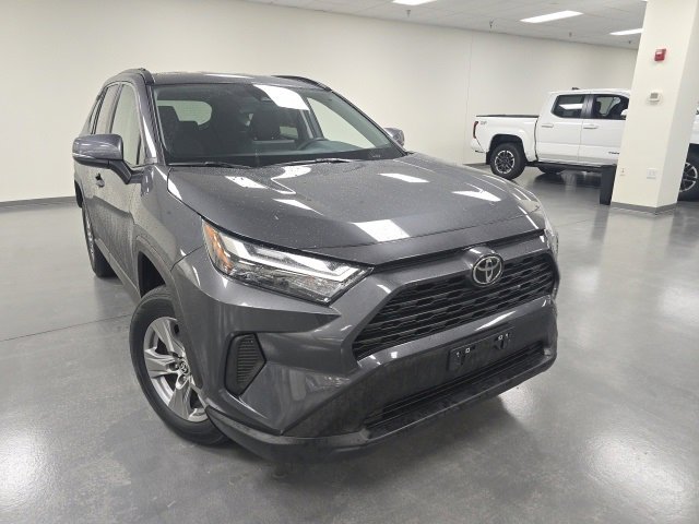 2024 Toyota RAV4 XLE's photo