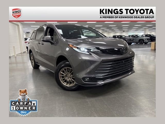 2022 Toyota Sienna Van Passenger Van 