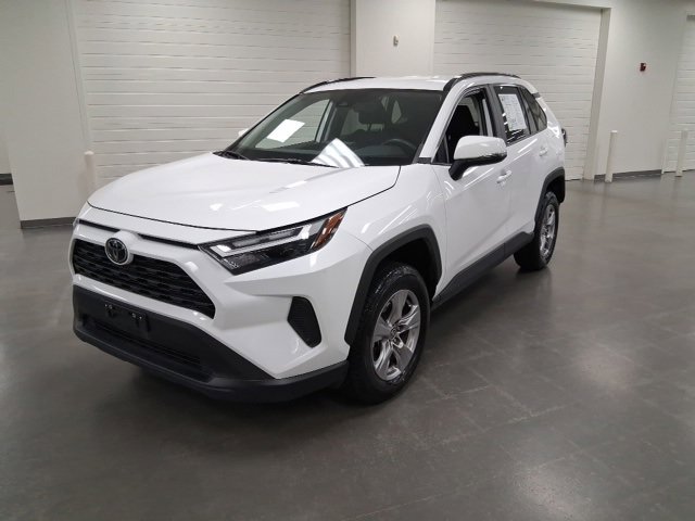 2023 Toyota RAV4 XLE photo 3