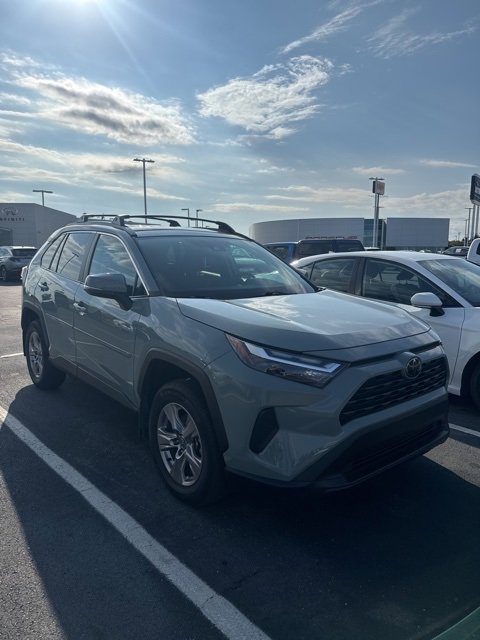 2023 Toyota RAV4 XLE photo 3