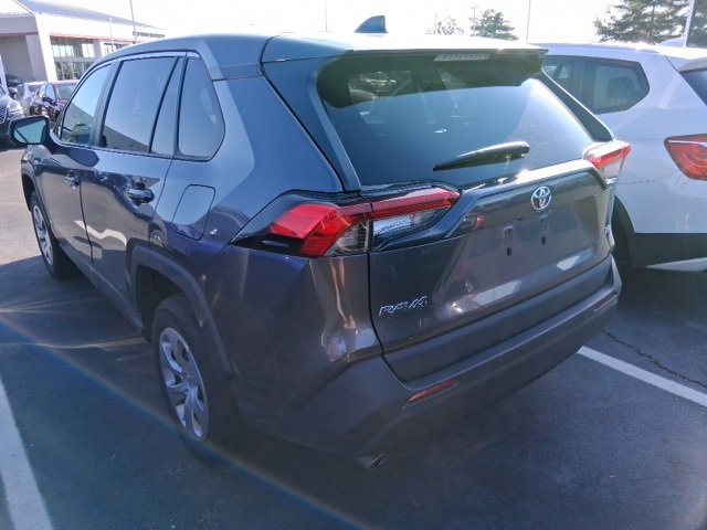 2022 Toyota RAV4 LE photo 4