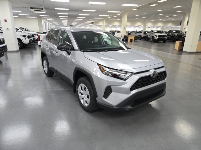 2025 Toyota RAV4 LE's photo